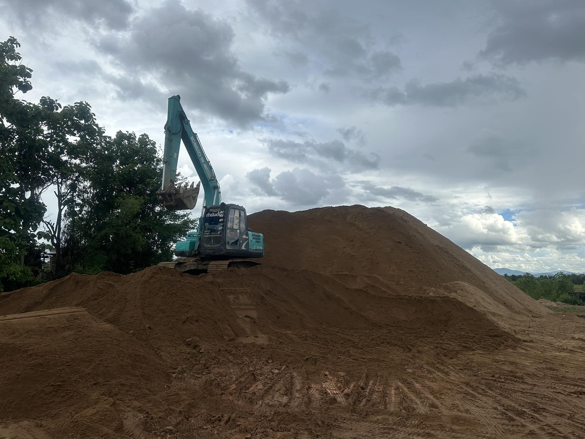 แม็คโครขุดดิน