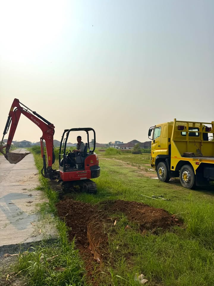 แม็คโครขุดดิน